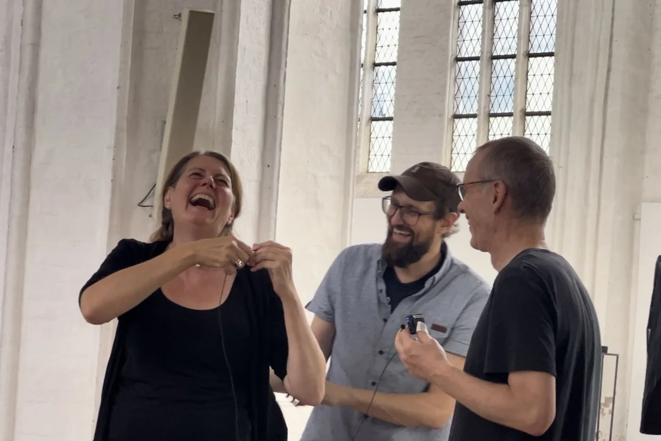 lachende Silke Meyer und zwei weitere Personen