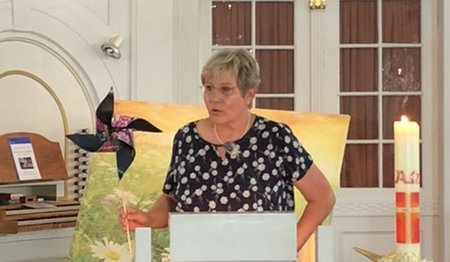 Christine Nolze spricht in der St. Petri Kirche