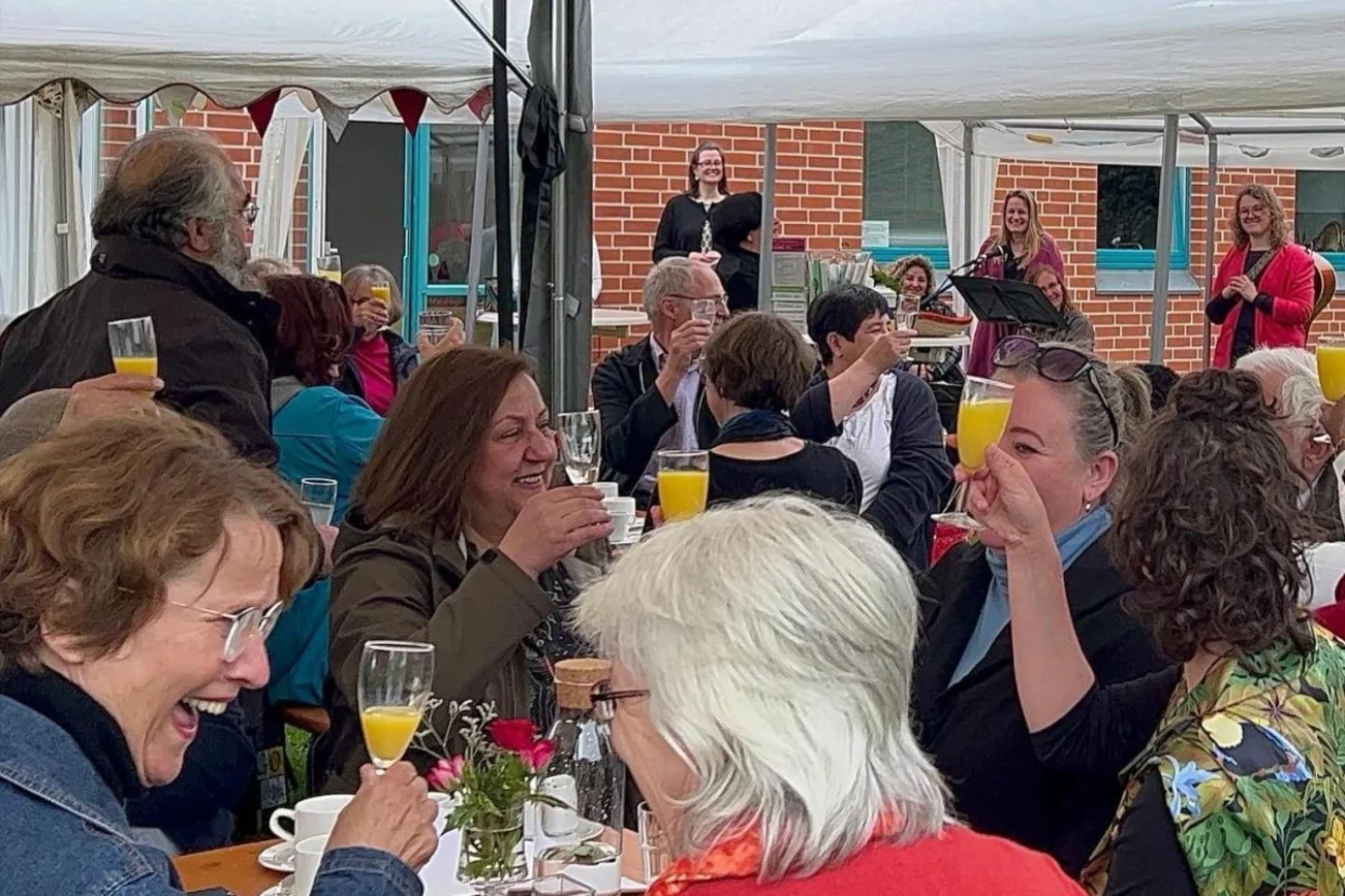 Frauen feiern beim Frauenfest