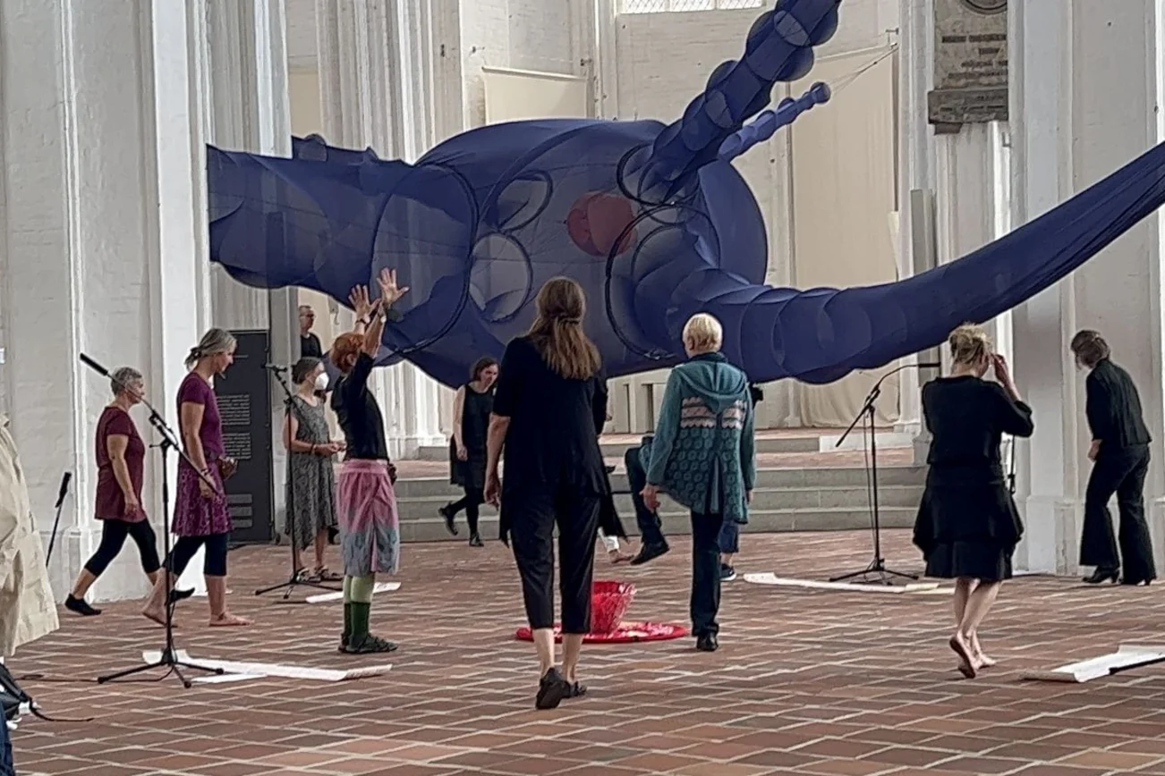 Personen in Bewegung in der Petri Kirche