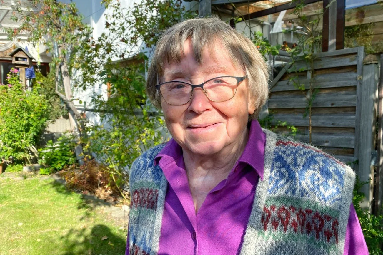 Hella Fabricius im Garten