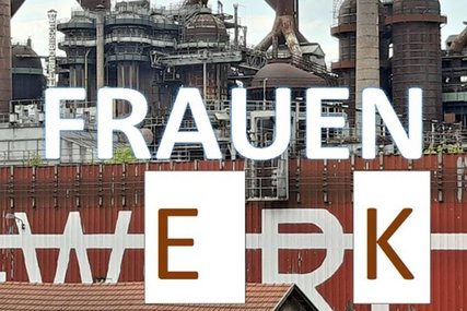 Schriftzug Frauenwerk, Hintergrund Bild einer Fabrik - Copyright: Silke Meyer
