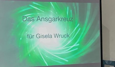 Leinwand mit Aufschrift Ansgarkreuz für Gisela Wruck