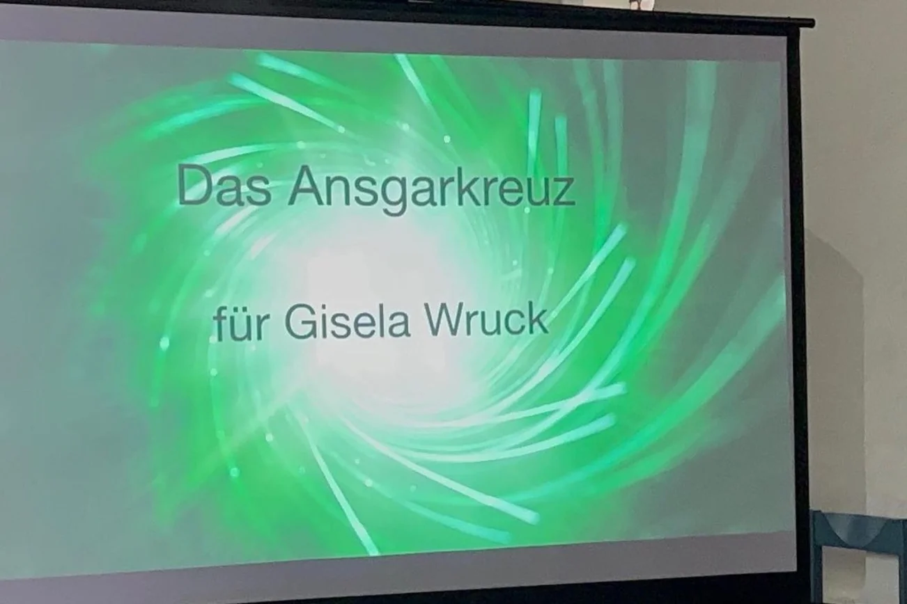 Leinwand mit Aufschrift Ansgarkreuz für Gisela Wruck