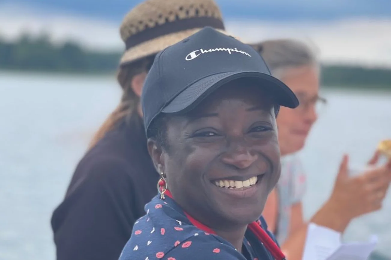 Ruth Baha-Unger lächelt