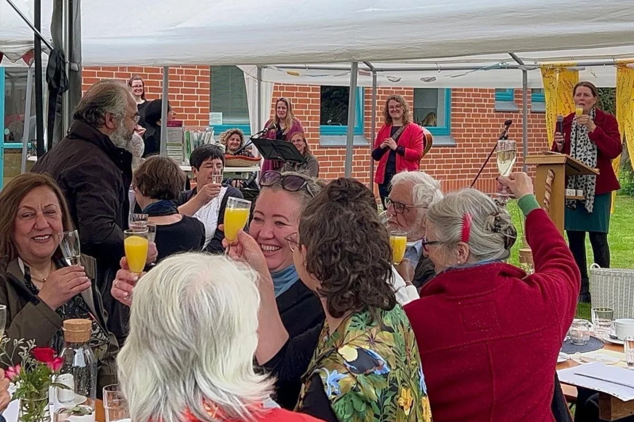 Frauen feiern beim Frauenfest