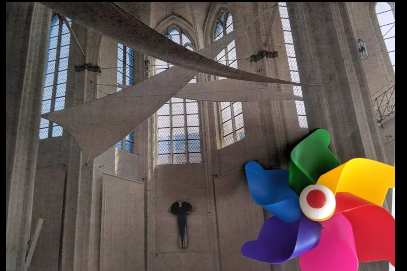 Innenansicht der St. Petri Kirche zu Lübeck mit Windmühle