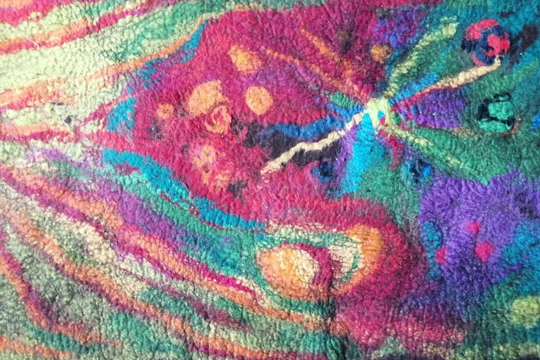 bunter, gefilzter Teppich